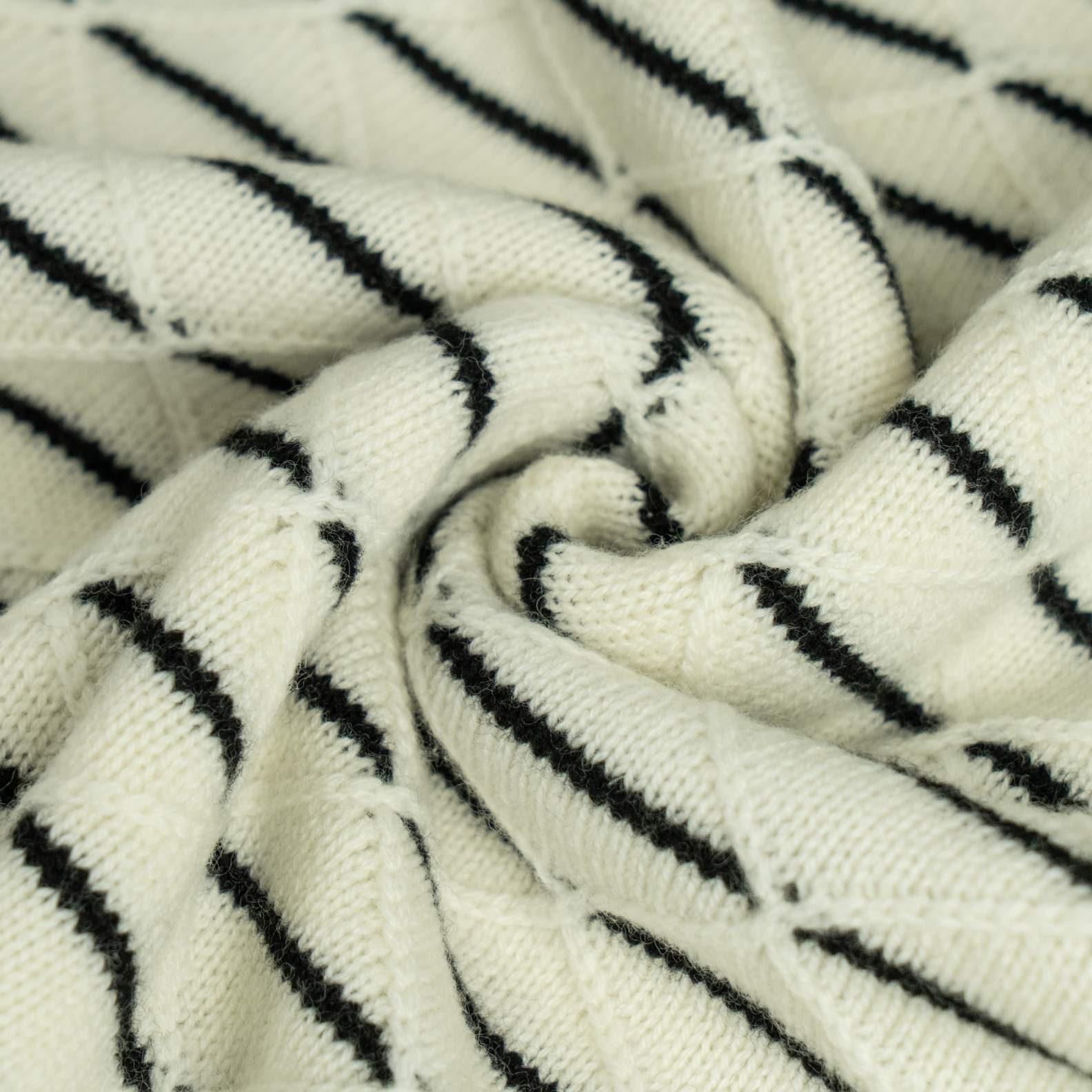 Sweater Vest Wool Crew Neck Sleeveless Geometric pattern contrast trim Style (4)